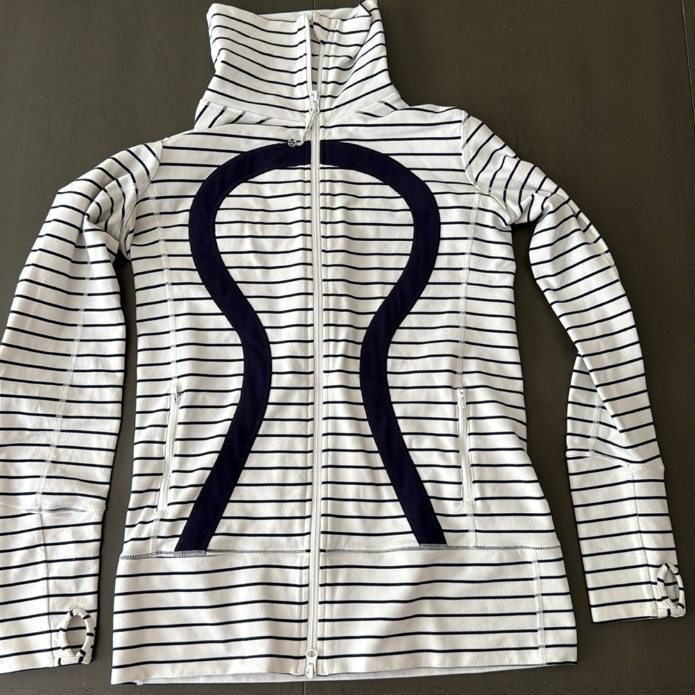 Lululemon Stride jacket size 8 navy and white stripe